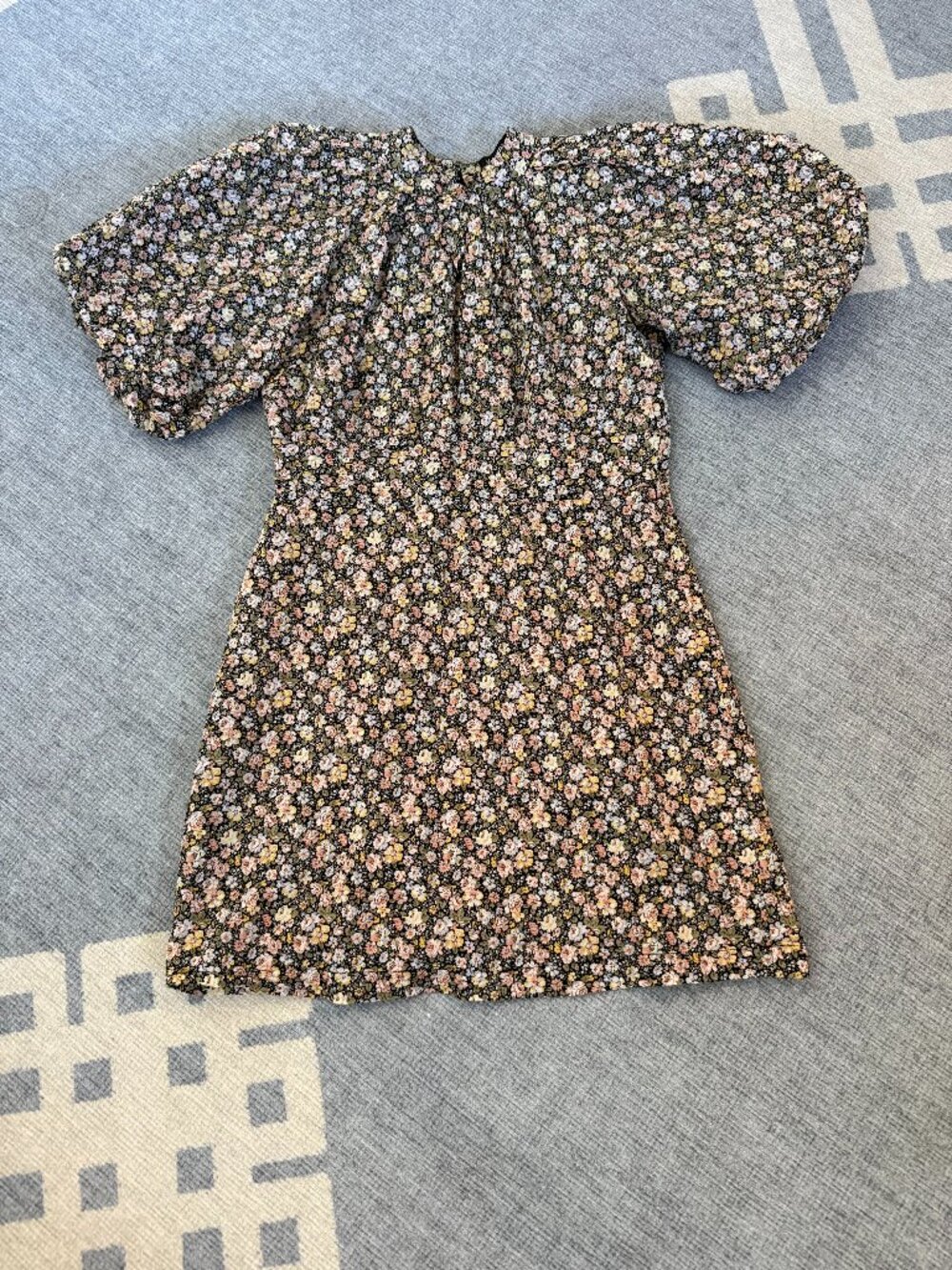 MINKPINK Mini Dress Women Medium Black Ditsy Floral Puff Sleeve Open Back A-Line